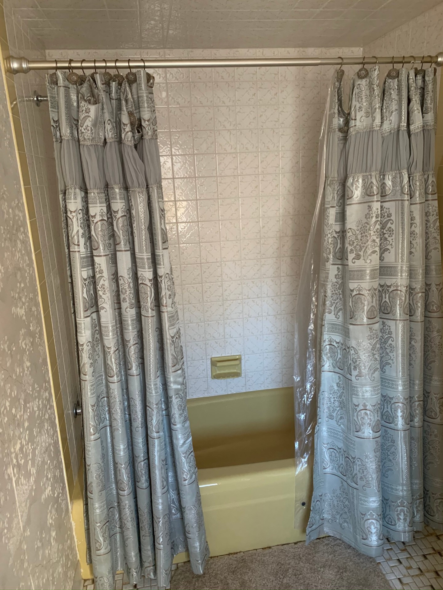 Before tub & vanity bathroom remodel in an Orlando bathroom