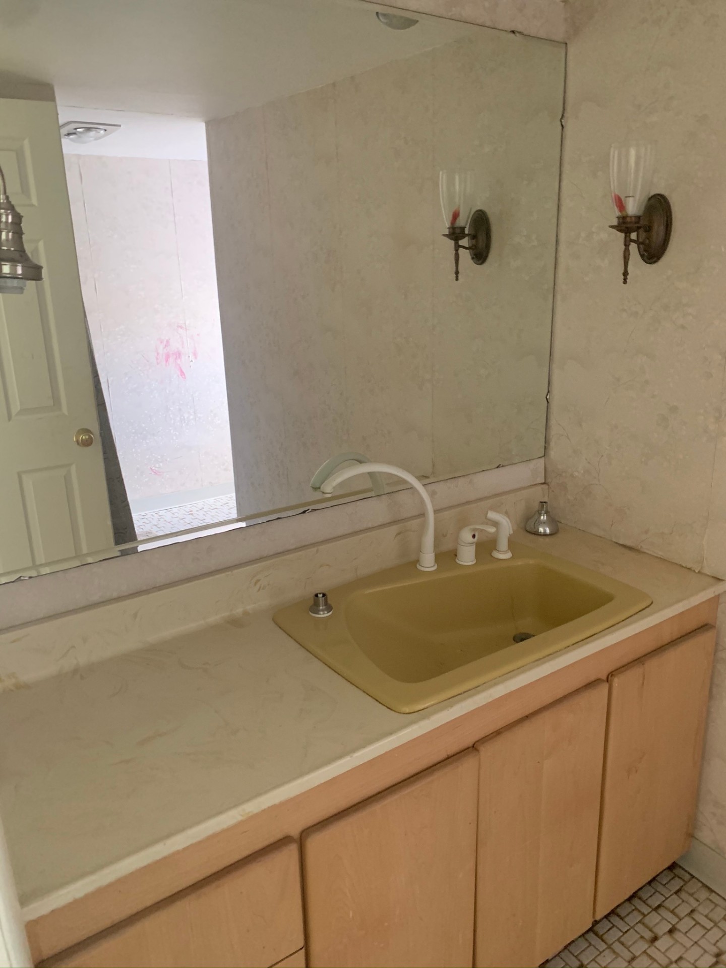 Before full bathroom remodel in an Orlando bathroom